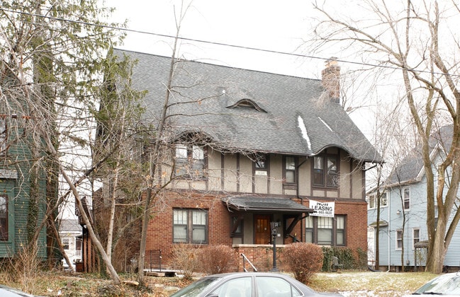 Primary Photo - 833 E University Ave