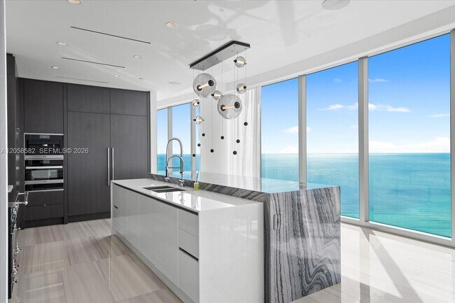 Building Photo - 17901 Collins Ave