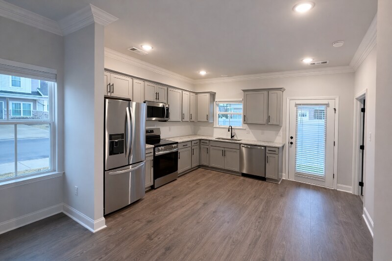 Building Photo - 532 Rohan Dr