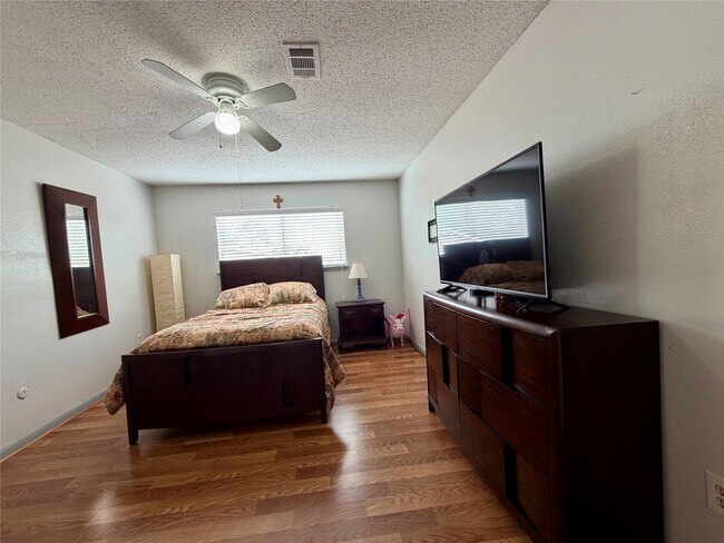 Building Photo - 15111 Chasehill Dr