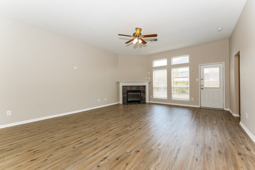 Building Photo - 9957 Yearling Pl