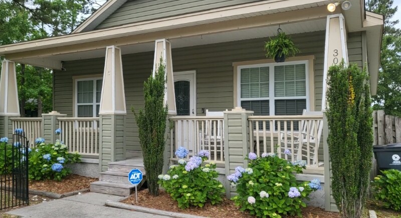 Building Photo - 3003 Country Club Dr