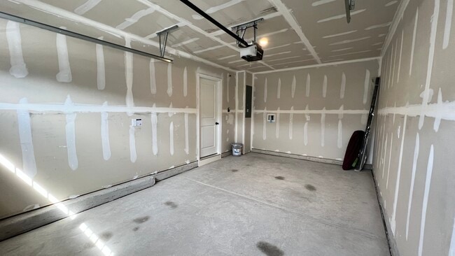 Building Photo - 243 Christiana Ln