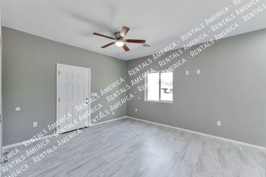 Building Photo - 1625 N Mountain View Ave