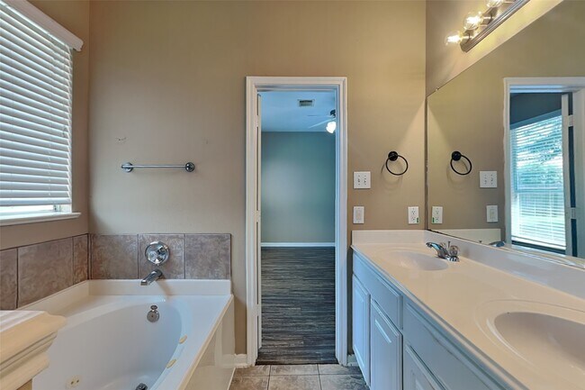 Building Photo - 7418 Jacobs Well Dr