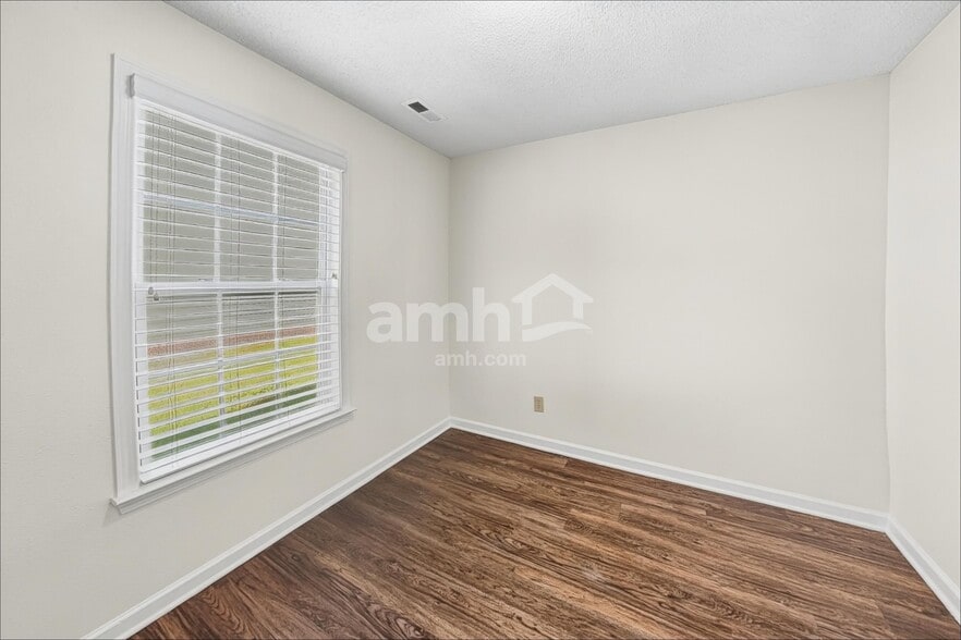 Building Photo - 5631 Hammermill Dr