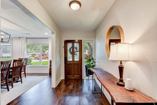 Building Photo - 10707 Piping Rock Ln