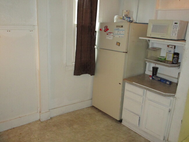 Kitchen - 72 McMillen Ave