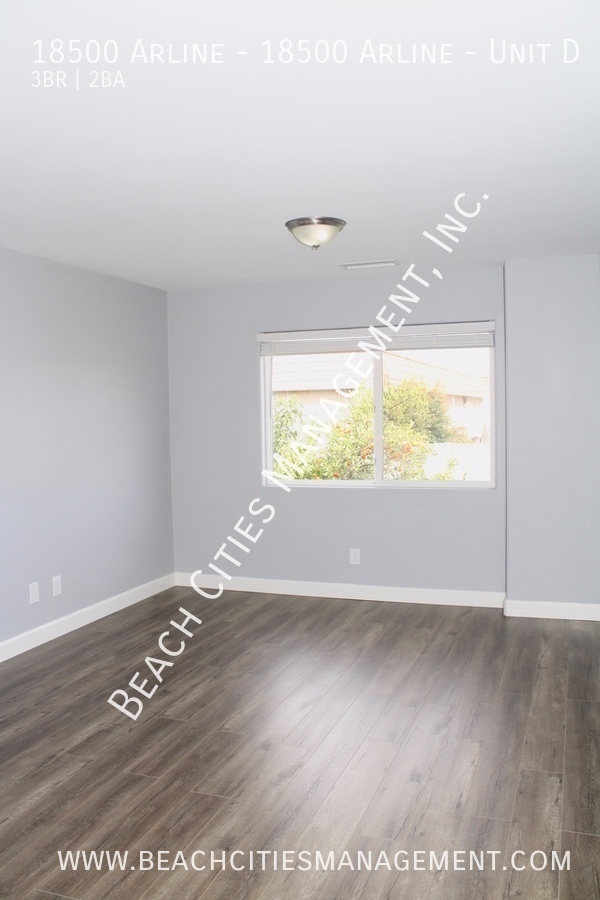 Building Photo - Remodeled 3 Bed, 2.5 Bath Town Home with A...