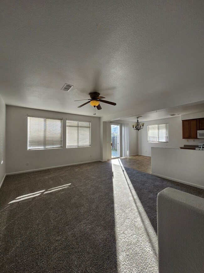 Building Photo - Beautiful Yuba City Home