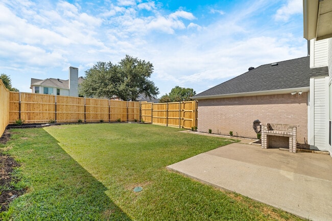 Building Photo - 1109 San Saba Dr