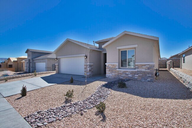 Building Photo - 729 C. Escondida