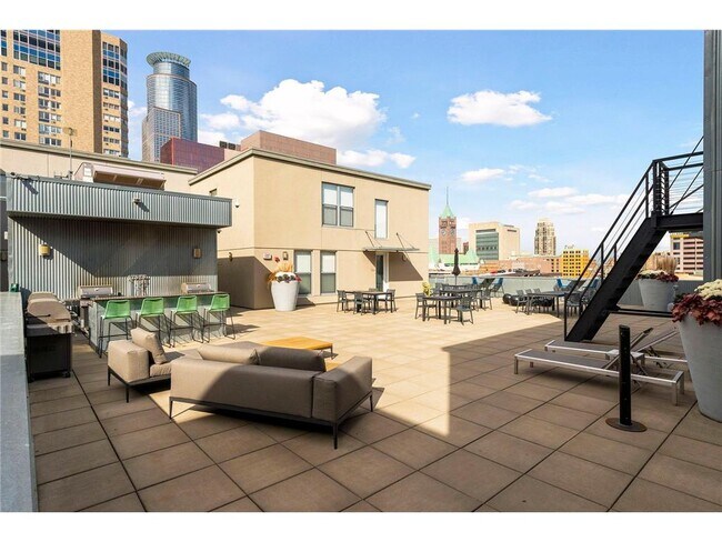 Building Photo - 521 S 7th St