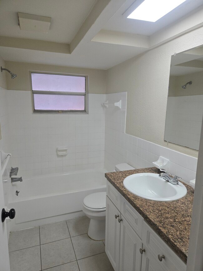 Building Photo - 8846 Goshen Ln