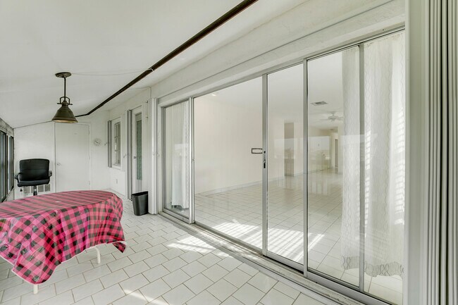 Building Photo - 13679 Date Palm Ct