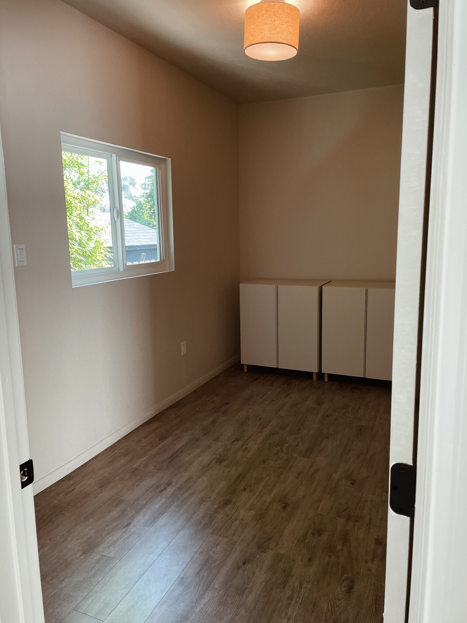 downstairs office// small bedroom - 3959 S Van Ness Ave