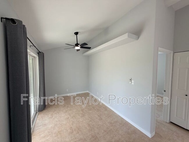 Building Photo - 13755 Vía Encantado