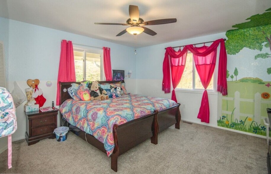 Building Photo - 2888 Pine Ridge Dr