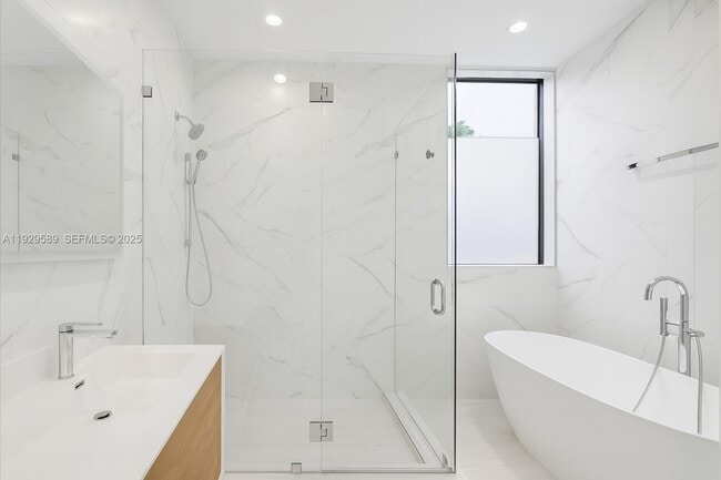 Building Photo - 3458 Day Ave