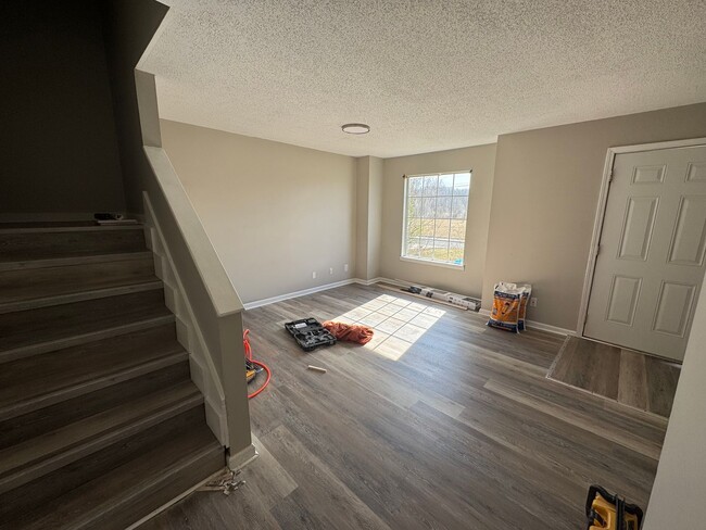 Building Photo - Townhouse in Murray