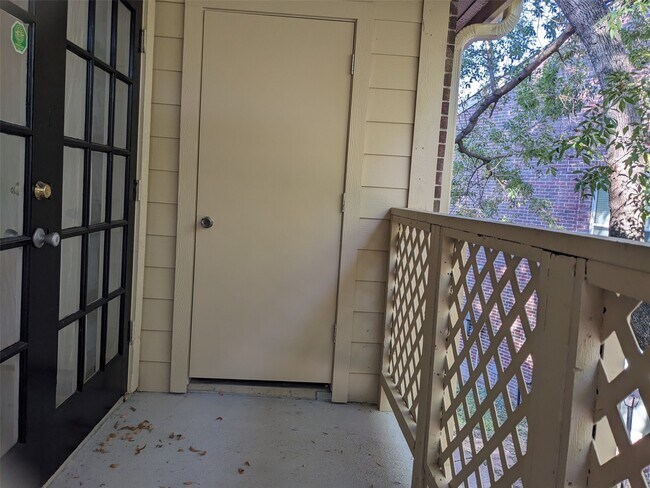 Building Photo - 8055 Cambridge St