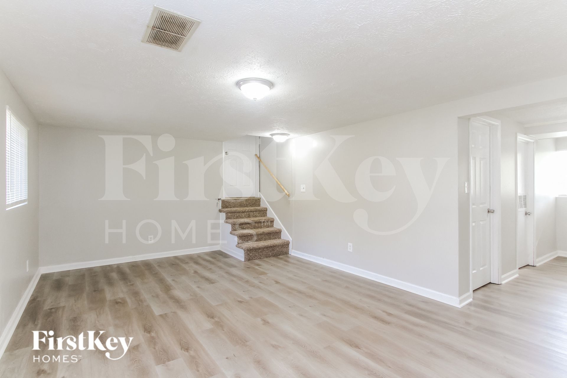 Building Photo - 941 W Stop 11 Rd