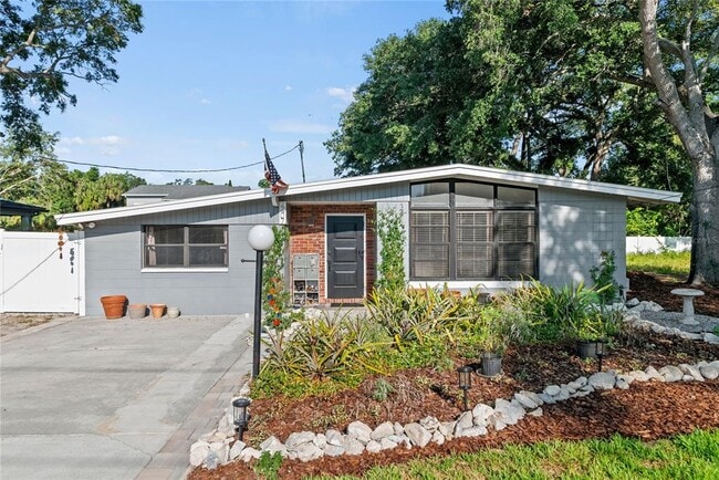 Primary Photo - 2407 S Lois Ave
