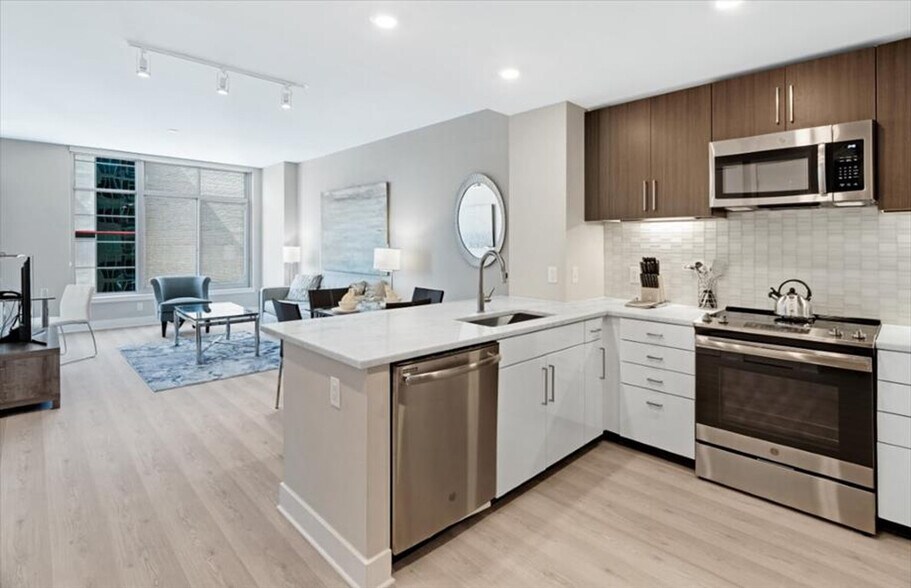 Building Photo - 4836 Rugby Ave