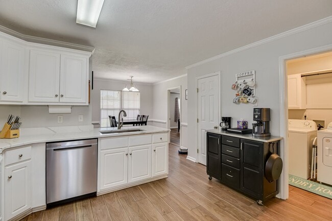 Building Photo - 660 Butler Springs Cir
