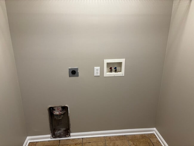 Building Photo - Beautiful 3 bedroom, 2 bath home