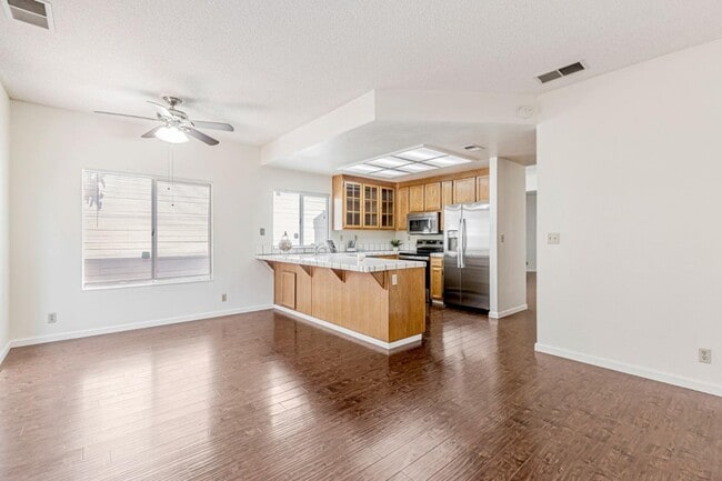 Building Photo - 39737 Potrero Dr