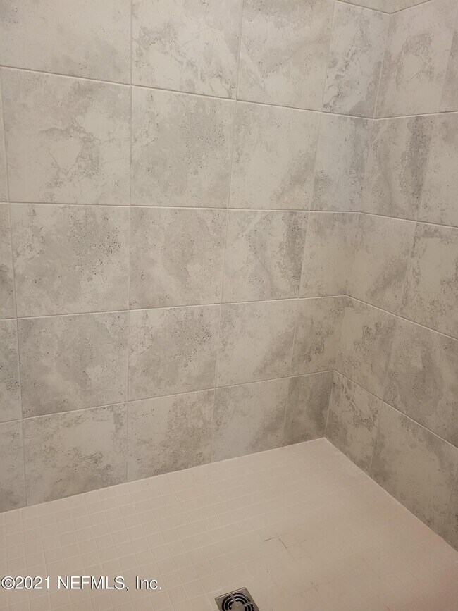 Building Photo - 334 Pine Bluff Dr