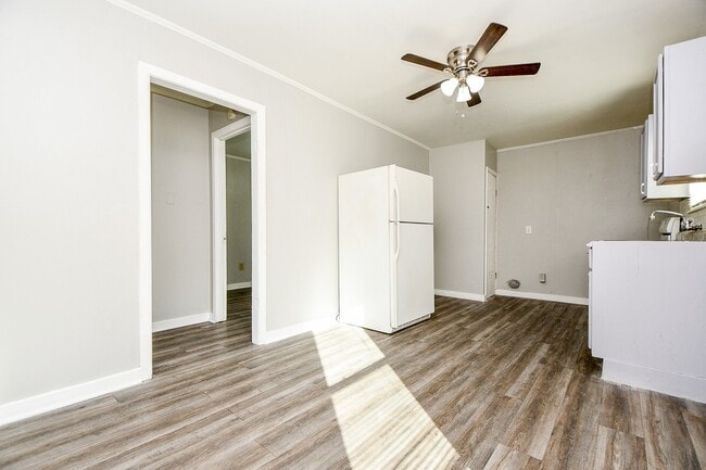 Building Photo - 5000 Noble St