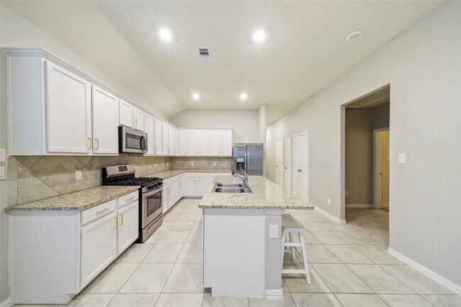 Building Photo - 27910 Augusta View Dr