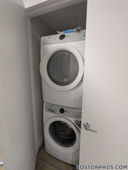 Building Photo - 55 Brighton Ave