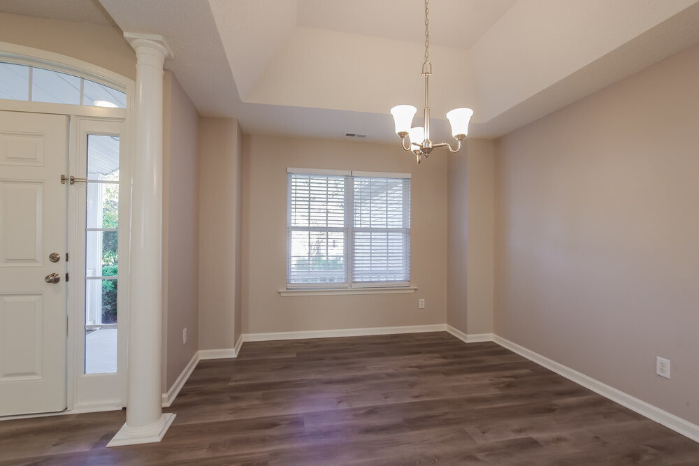 Building Photo - 4020 River Falls Dr