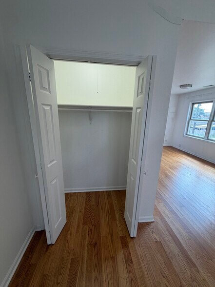 Closet living room - 2833 Auxplaines Ave