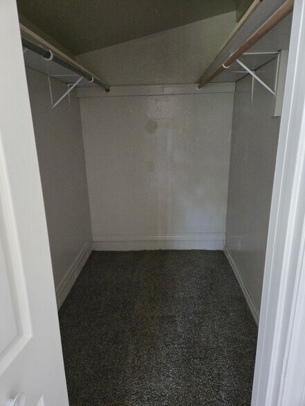 Building Photo - 28 Edgemont Dr