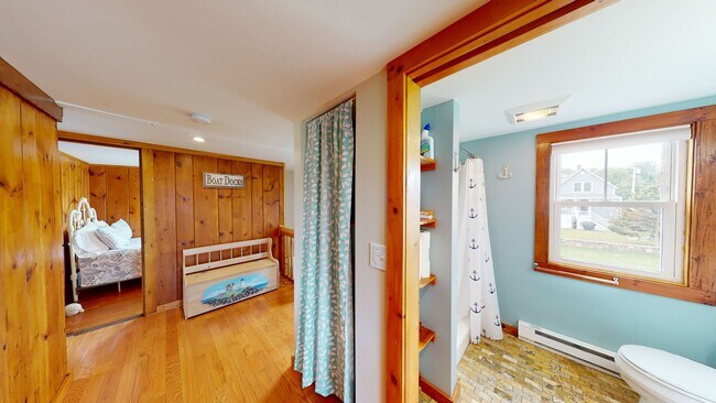 Building Photo - Winter Rental Only. Single Family Available: September 1 to April 30th - May 15th