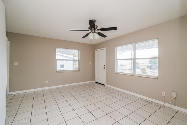 Building Photo - Welcoming 3-Bedroom Home in St. Petersburg, FL