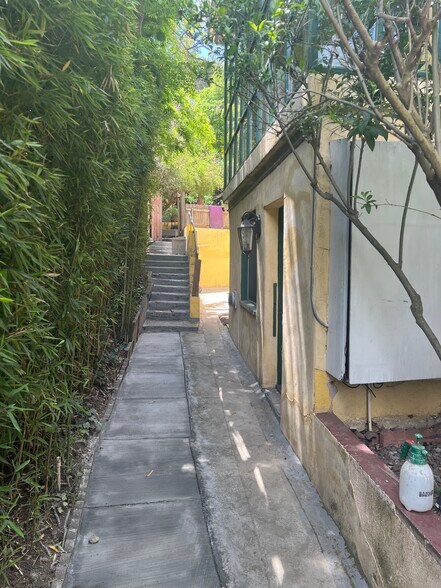 Building Photo - 340 Mt Washington Dr