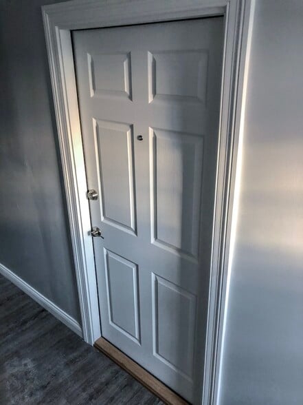 Door - Exterior - 11 N Miami St