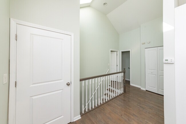 Building Photo - 712 N Willard Ct