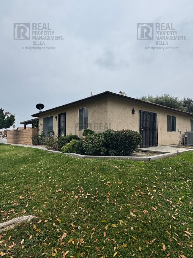 Building Photo - 55+ COMMUNITY- Charming 2-Bed, 2-Bath Home in Desirable 55+ Sunrise Community