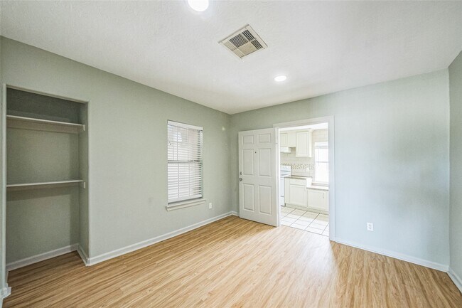 Building Photo - 2119 Jensen Dr