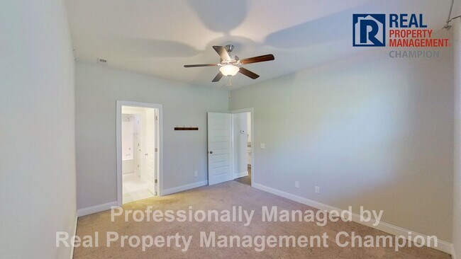Building Photo - Beautiful Home in Hampstead on Spacious Lot