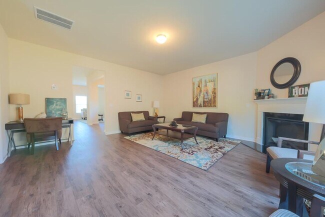 Building Photo - 5036 Vine Ln