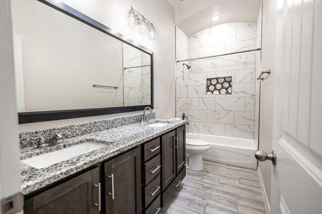 Building Photo - 14852 Mike a Mendoza Ave