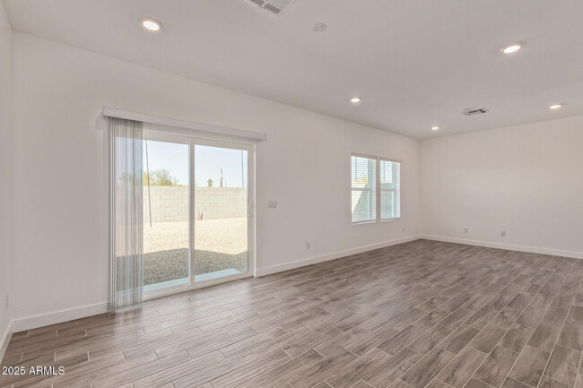 Building Photo - 1564 N Pueblo Dr