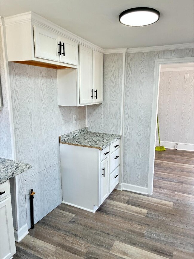 Building Photo - 1601 Queen St E